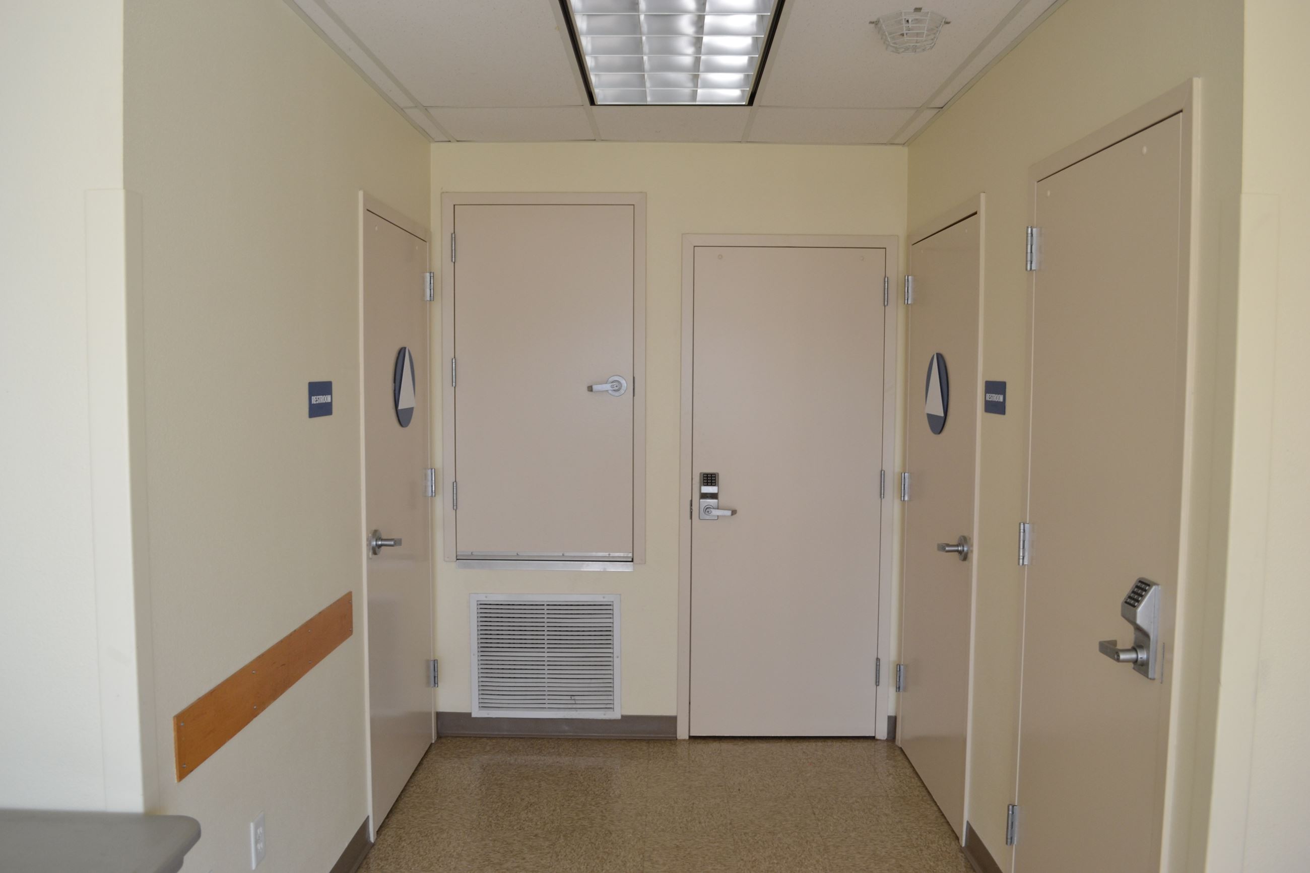 Hillside Clubhouse Bathrooms